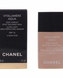 Base de maquillage liquide Vitalumière Aqua Chanel