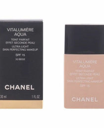 Base de maquillage liquide Vitalumière Aqua Chanel