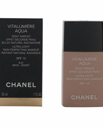 Base de maquillage liquide Vitalumière Aqua Chanel