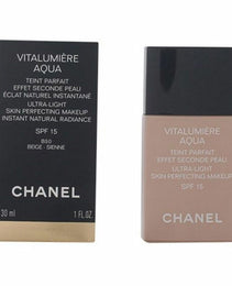 Base de maquillage liquide Vitalumière Aqua Chanel